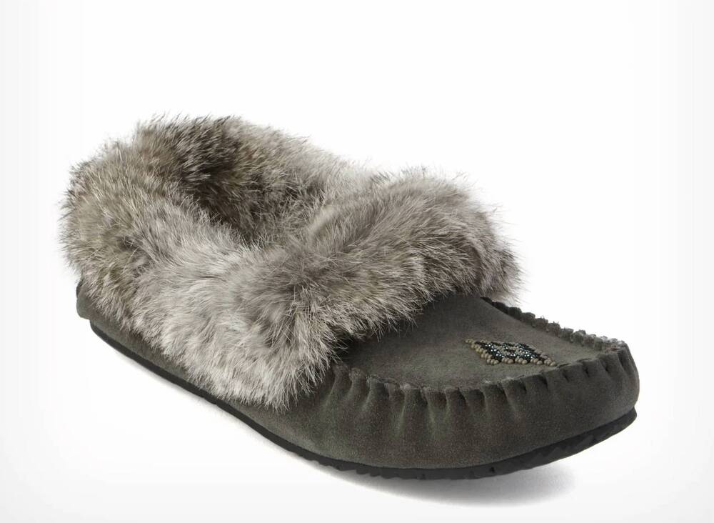 NEW MANITOBAH MUKLUKS women's street suede moccasin shoe in charcoal